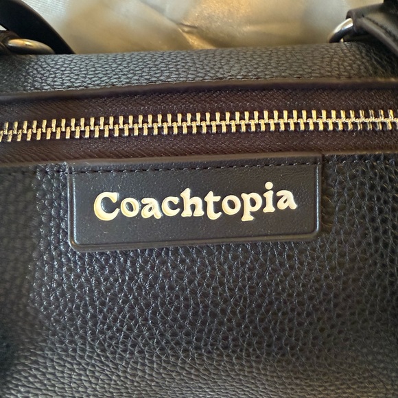 🖤 Coach NWT Coachtopia Barrel Bag In Black Pebbled Coachtopia Leather - Picture 5 of 6